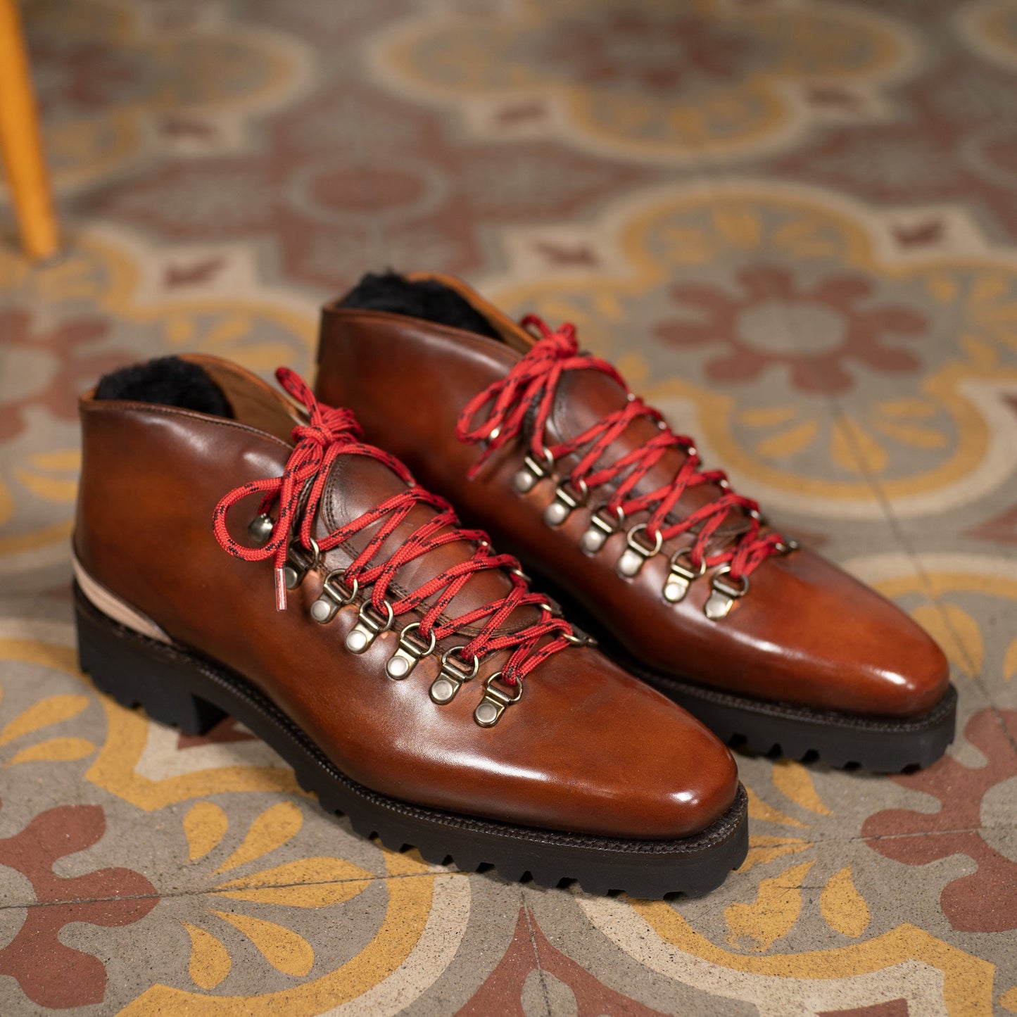 Borcego Mountain Boot - Antique Brown