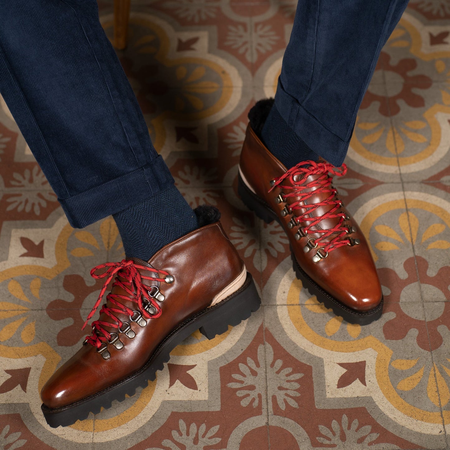 Borcego Mountain Boot - Antique Brown